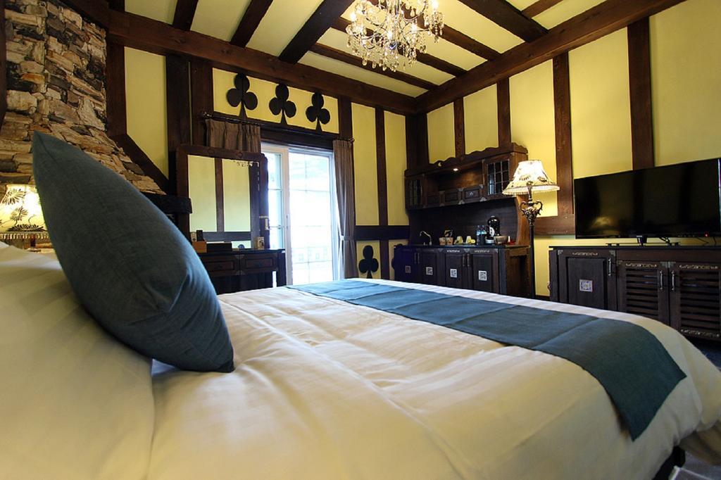 Tudor Dynasty Homestay Yanliau Zimmer foto